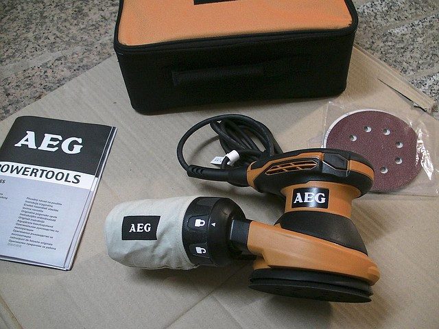 Ексцентрикова шліфувальна машина AEG EX 125 ES