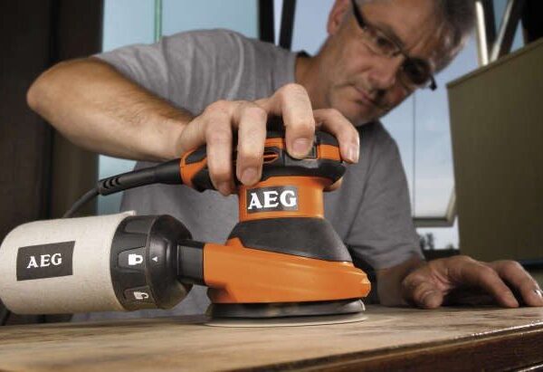 Ексцентрикова шліфувальна машина AEG EX 125 ES