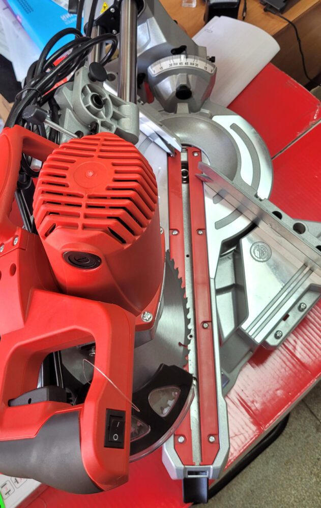 Пила торцювальна з протягом Vitals Master Dz 2521CY (нахил право/ліво)