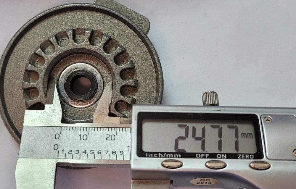 Натягувач ланцюга для електричної пили Sadko ЕСS-2400.