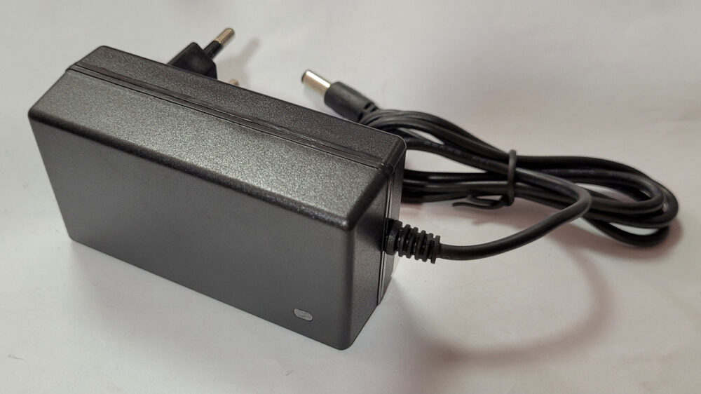 Зарядний пристрій для шурупокрута 16,8V DC
