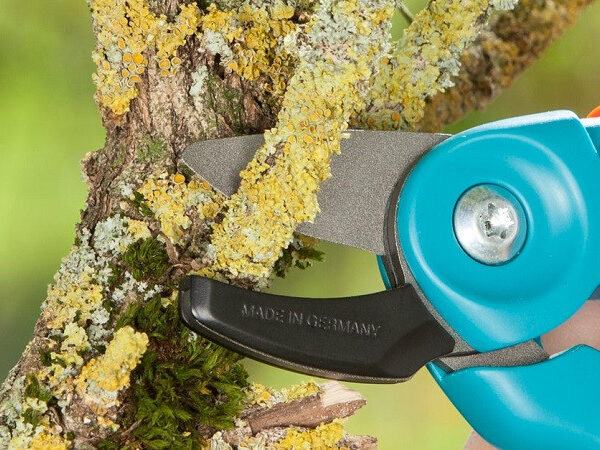 Секатор з наковаленкой Gardena Classic ( до 18 мм.)