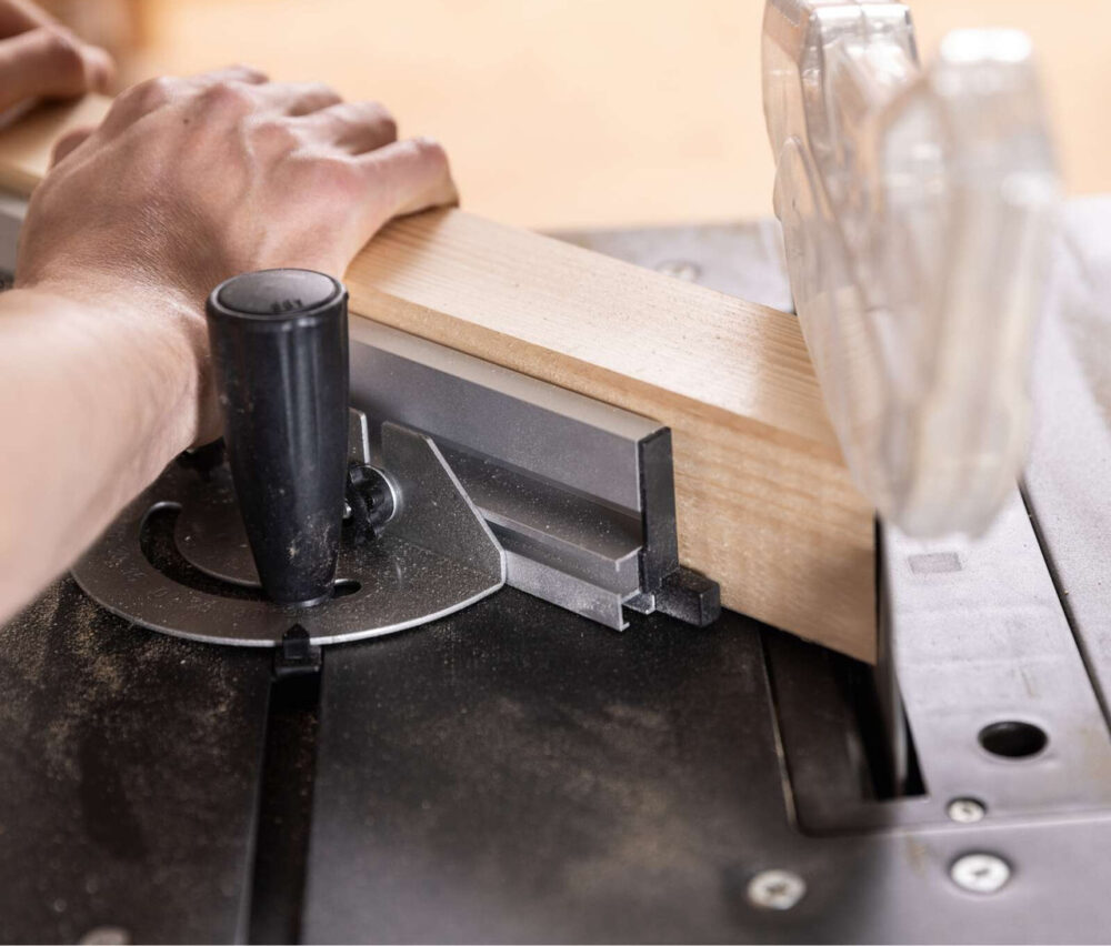 Настольна циркулярна пила Scheppach HS210