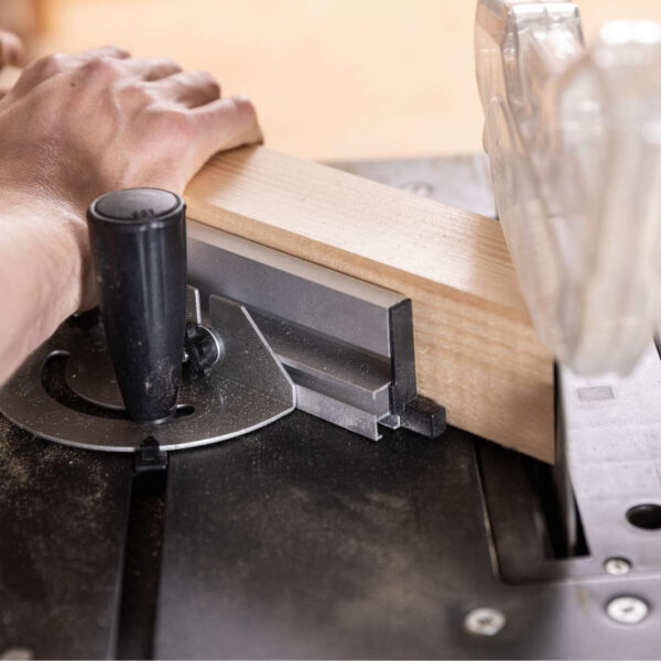 Настольна циркулярна пила Scheppach HS210