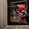 Шуруповерт ударний акумуляторний безщітковий 1/4'' HEX MILWAUKEE, M12 FID2-202Х, 170Нм (зарядний пристрій С12 С, 2 акумулятори М