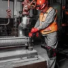 Гайковерт акумуляторний безщітковий MILWAUKEE 1/2" (881 Нм) M18 FMTIW2F12-502X, з фрикційним кільцем, (зарядний пристрій M12-18