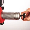 Шприц для змащування акумуляторний MILWAUKEE, M12 GG-401B (зарядний пристрій, 1 акумулятор М12 В4 4Ач, алюмінієва туба, сумка)