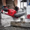 Машина відрізна акумуляторна безщіткова MILWAUKEE, M18 FCOS230-121, діаметр 230мм (зарядний пристрій М12-18 FC, 1 акумулятор М18